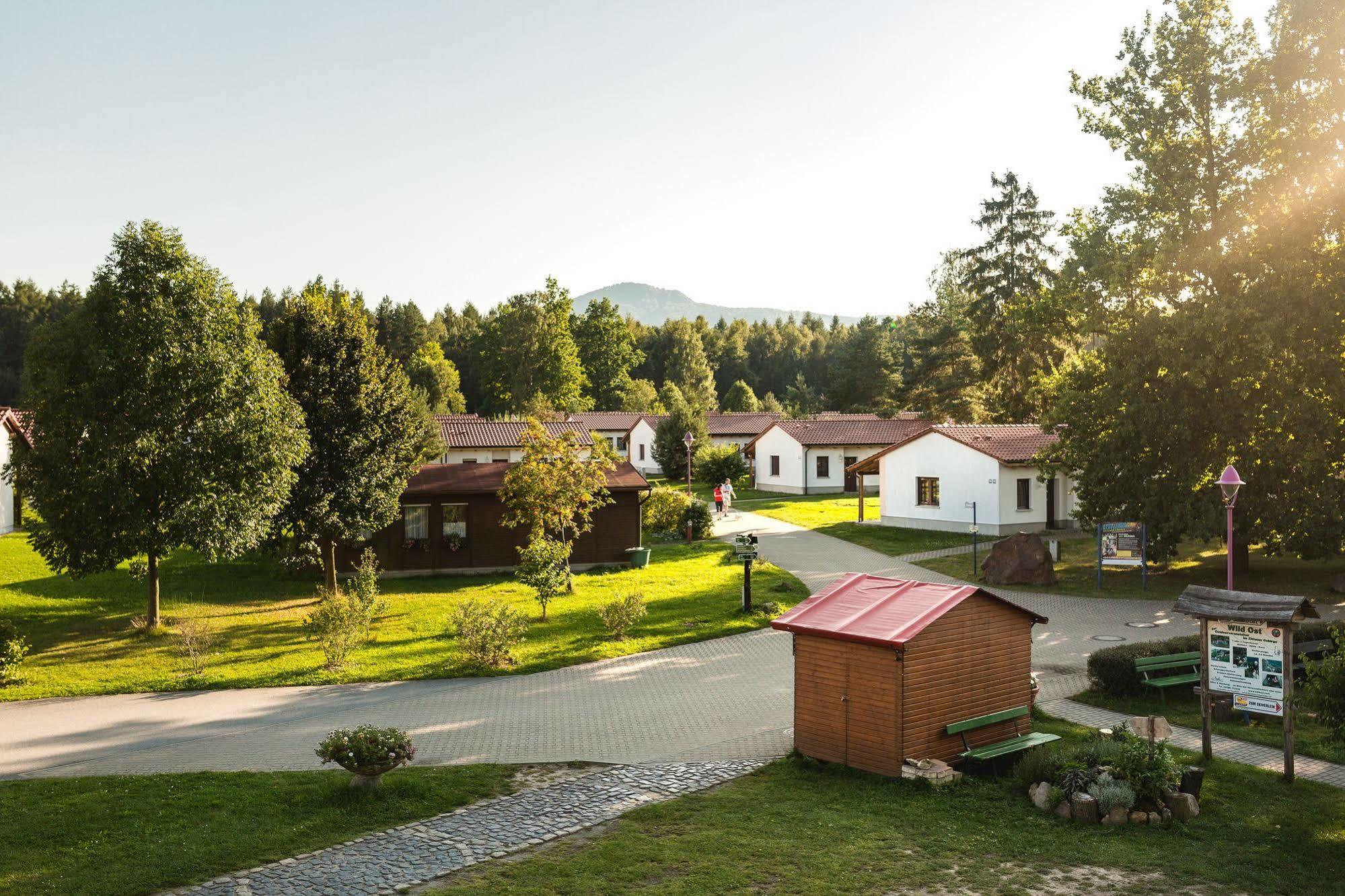 Hotel Trixi Ferienpark Zittauer Gebirge Großschönau Exterior foto