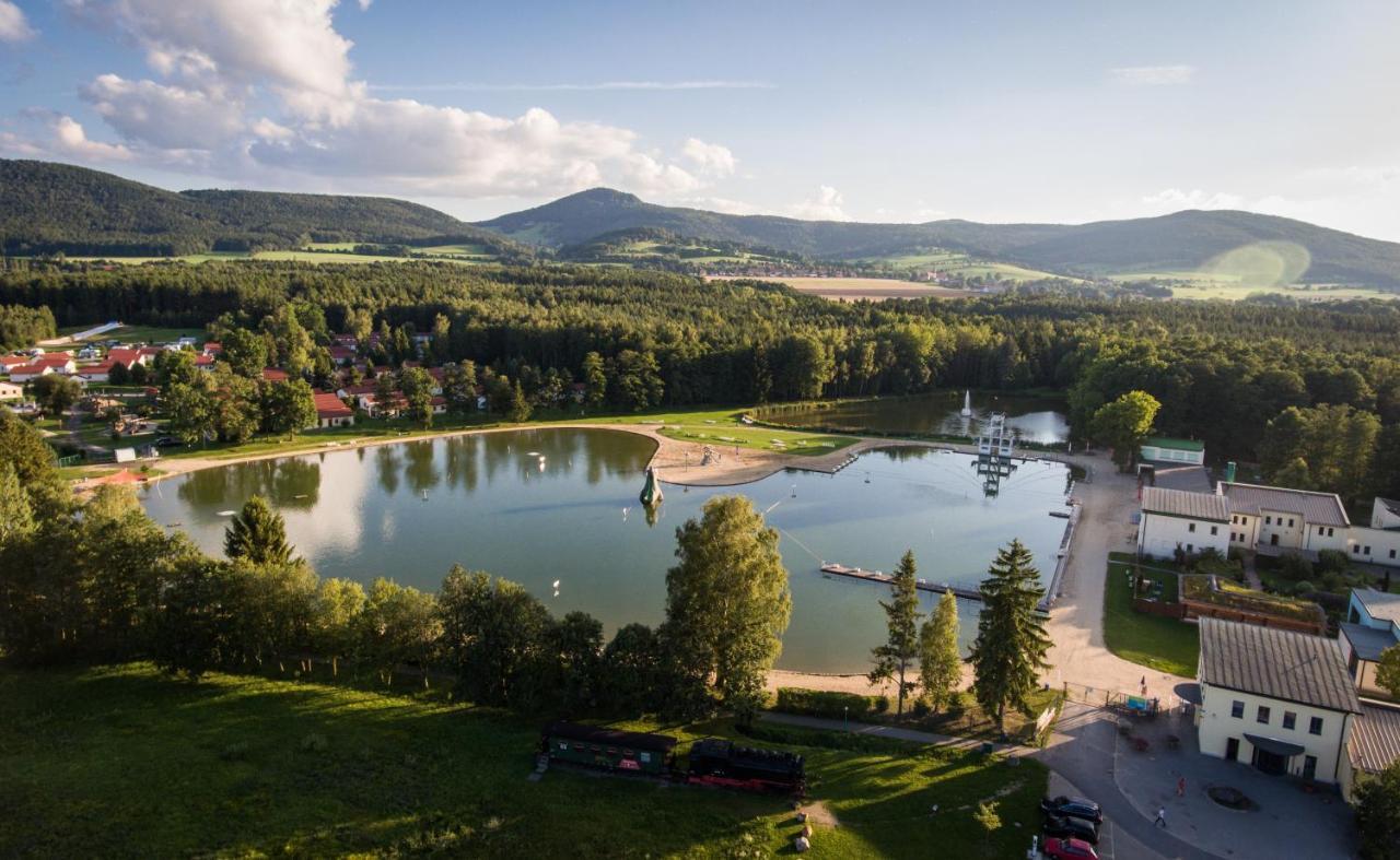 Hotel Trixi Ferienpark Zittauer Gebirge Großschönau Exterior foto